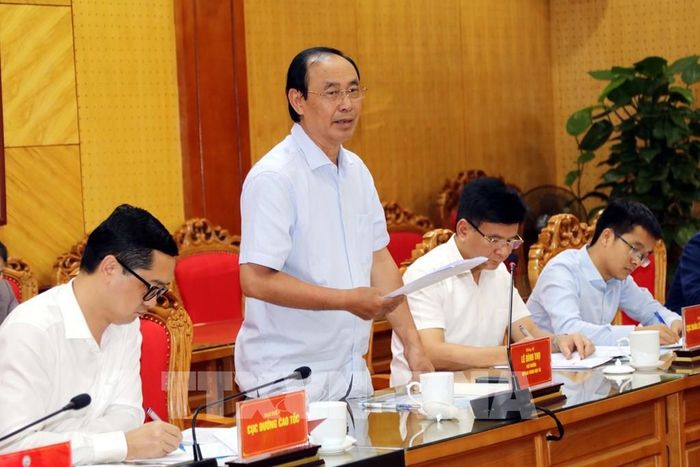 Thứ trưởng Bộ Giao thông vận tải Lê Đình Thọ phát biểu tại buổi làm việc. Ảnh: Văn Đạt - TTXVN