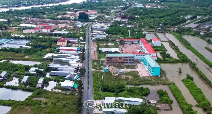 Một góc trung tâm kinh tế huyện Ngọc Hiển.