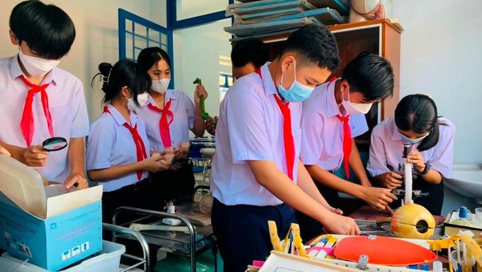 Giáo viên và học sinh mong được gỡ vướng dạy - học môn tích hợp. Ảnh minh họa.