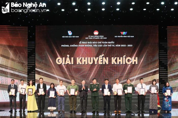  Báo Nghệ An vinh dự có tác giả đạt giải Khuyến khích tại Giải báo chí toàn quốc phòng, chống tham nhũng, tiêu cực lần thứ tư năm 2022-2023. Ảnh: Quang Vinh 