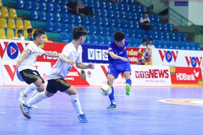 Thái Sơn Bắc (xanh) tạm xếp nhì bảng B sau Sahako. Ảnh: TV