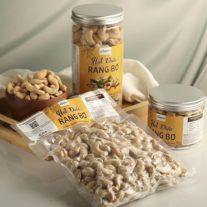  Khi mua hạt điều, yếu tố đầu tiên mà người tiêu dùng cần chú ý chính là bề ngoài. (Ảnh: KF) 