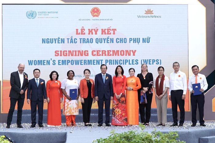 Vietnam Airlines trở thành doanh nghiệp thứ 174 của Việt Nam tham gia mạng lưới cam kết ủng hộ các nguyên tắc trao quyền cho phụ nữ trên toàn cầu (Ảnh: VNA).