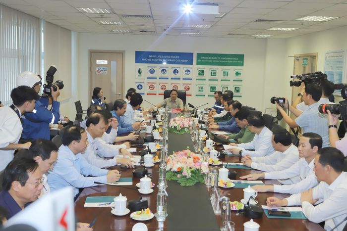 Thủ tướng Chính phủ Phạm Minh Chính làm việc với Công ty TNHH Lọc hóa dầu Nghi Sơn.