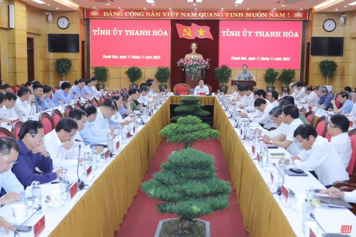Toàn cảnh buổi làm việc.