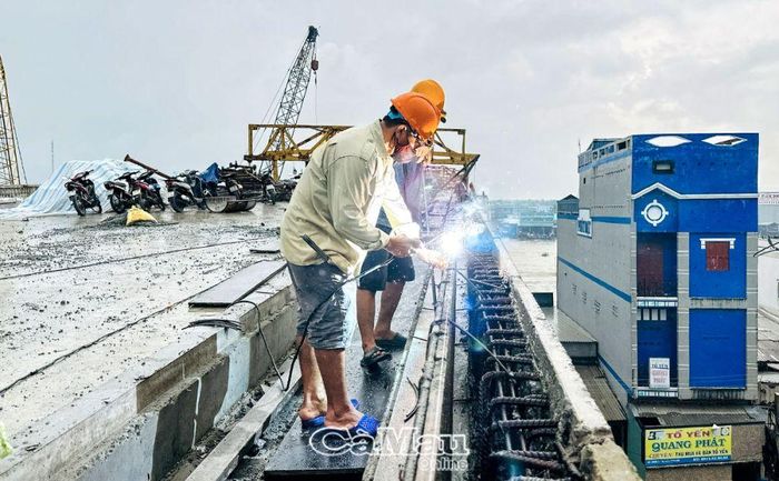 Đơn vị thi công đang đẩy nhanh tiến độ hoàn thành các hạng mục còn lại để kịp tiến độ thông xe theo kế hoạch.