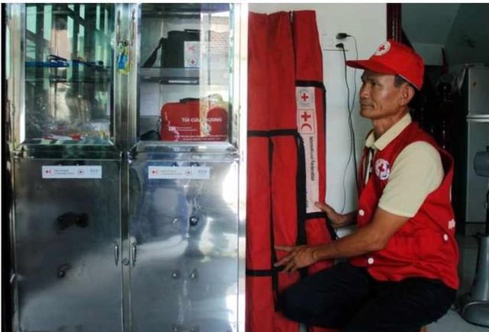 Các tình nguyện viên điểm sơ cấp cứu luôn cứu giúp người bị nạn không kể ngày đêm, mưa nắng hoàn toàn tự nguyện.