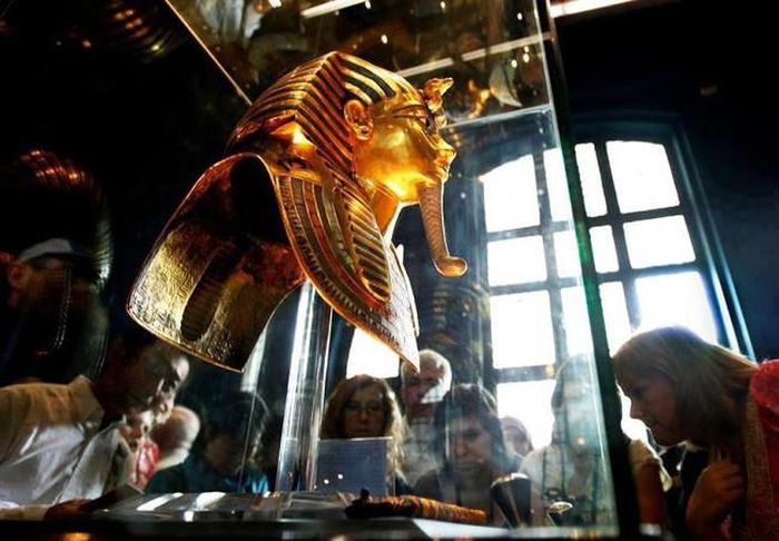 Chiếc mặt nạ vàng của Tutankhamun được trưng bày trong triển lãm