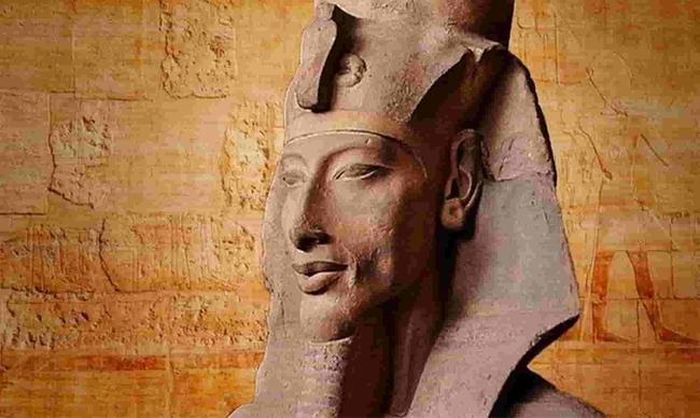 Nhiều chuyên gia tin rằng Tutankhamun là con trai của Pharaoh Akhenaten