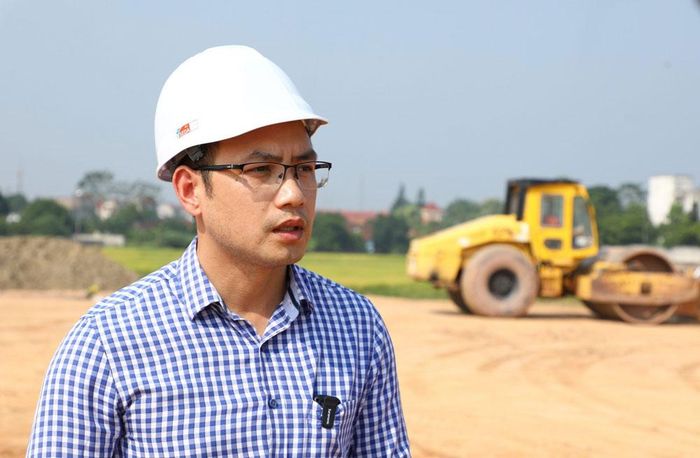 Ông Nguyễn Minh Tuấn, Trưởng Phòng GPMB Dự án Danko River Phú Bình: Đây là dự án thứ 3 Tập đoàn Danko đầu tư trên địa bàn tỉnh Thái Nguyên. Đối với Phú Bình, xu hướng đô thị hóa, công nghiệp hóa đang phát triển mạnh. Vì thế, Tập đoàn quyết định đầu tư Khu đô thị với các loại hình bất động sản gồm shophouse, nhà liền kề, cùng đầy đủ tiện ích như trung tâm thương mại, phố đi bộ, công viên…