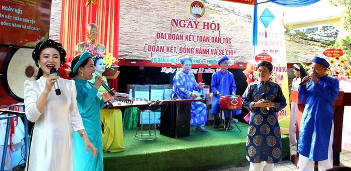 Những tiết mục văn hóa, văn nghệ tạo môi trường đoàn kết tại ngày hội 