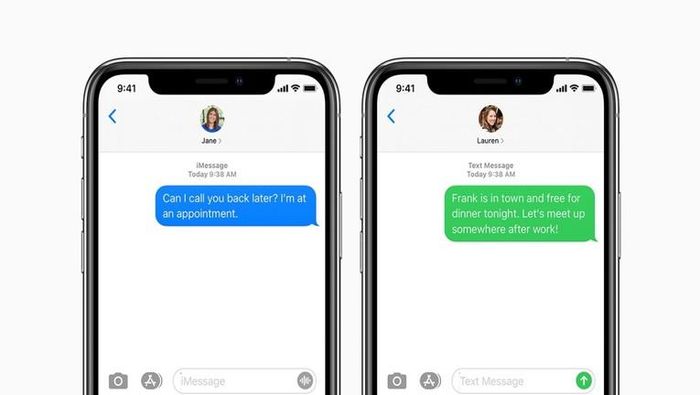 Tin nhắn giữa những người dùng cùng sử dụng hệ điều hành iOS có màu xanh dương, còn với người sử dụng khác là màu xanh lá cây.