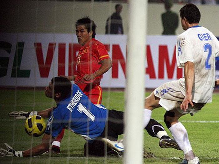 Thủ môn Neil Etheridge từ chối mọi nỗ lực ghi bàn của ĐT Việt Nam