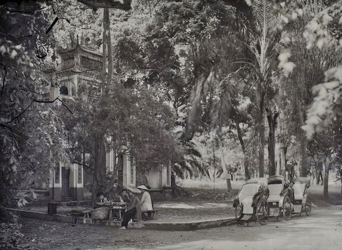 Đền hàng hoa - đình Ngọc Hà