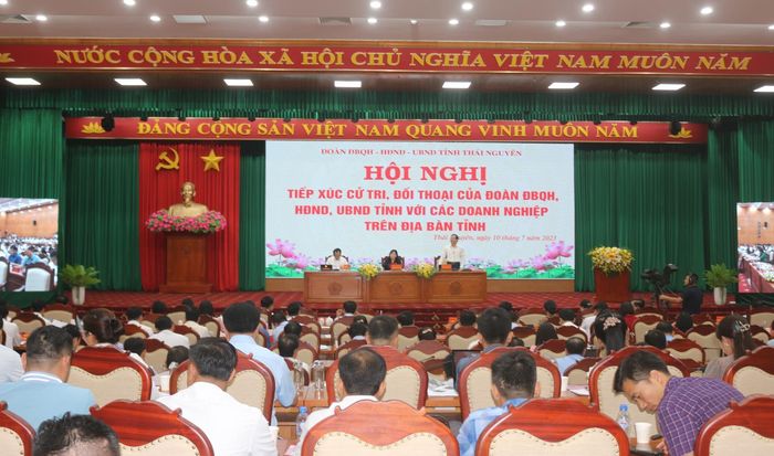 Hội nghị TXCT, đối thoại của Đoàn ĐBQH, HĐND, UBND tỉnh Thái Nguyên với các doanh nghiêp trên địa bàn tỉnh. Ảnh: N. Hạnh