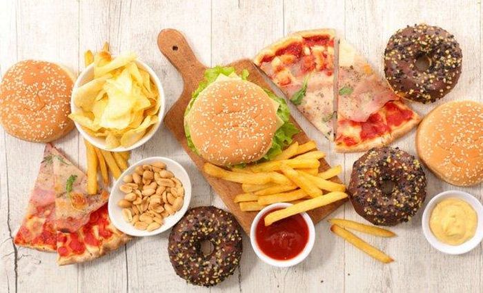 Chất béo chuyển hóa nhân tạo làm tăng cholesterol LDL "xấu", làm giảm cholesterol HDL "tốt".