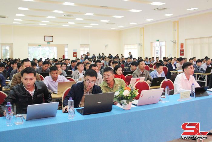 Các đại biểu dự hội nghị.