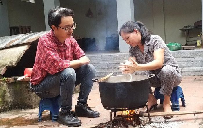 Nấu cháo se ở Hạ Mỗ.