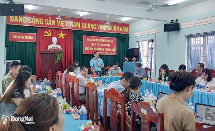 Phó giám đốc Sở NN-PTNT tỉnh Lê Văn Gọi phát biểu trao đổi tại buổi làm việc