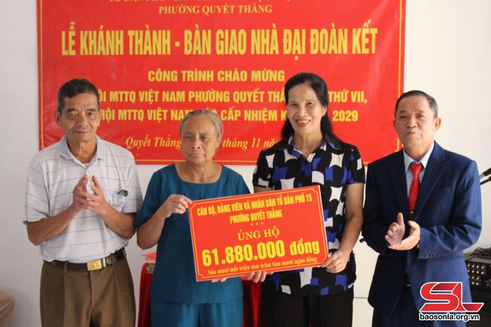Cán bộ và nhân dân tổ 15, phường Quyết Thắng, Thành phố, hỗ trợ xây dựng nhà ở cho hộ có hoàn cảnh khó khăn.