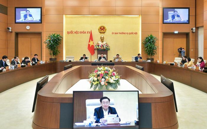 Toàn cảnh phiên họp. Ảnh: Hồ Long