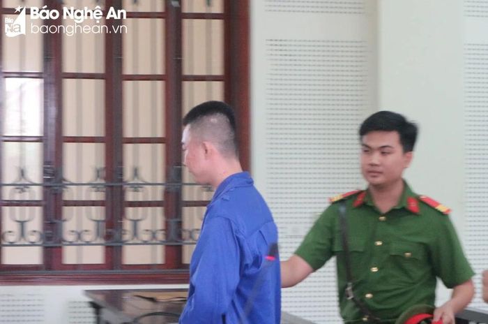  Với tội Giết người, Tuấn phải lĩnh án 12 năm 6 tháng tù. Ảnh: Trần Vũ 