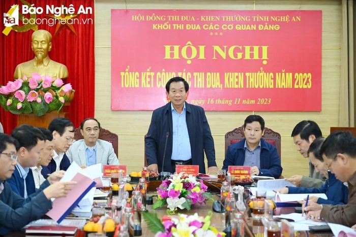 Cùng dự có đại diện lãnh đạo các ban Đảng, Văn phòng Tỉnh ủy, Đảng ủy Khối các cơ quan tỉnh, Đảng ủy Khối các Doanh nghiệp cùng Báo Nghệ An và Ban thi đua khen thưởng tỉnh. Ảnh: Thành Cường