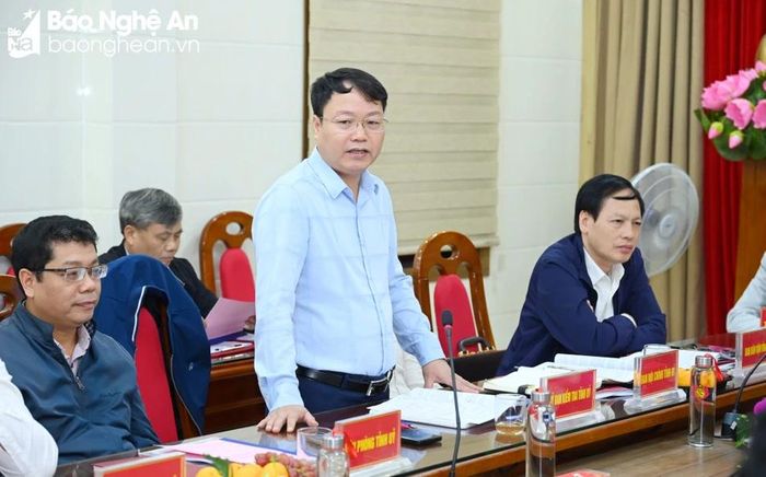 Đại diện Ủy ban Kiểm tra Tỉnh ủy phát biểu tại hội nghị. Ảnh: Thành Cường