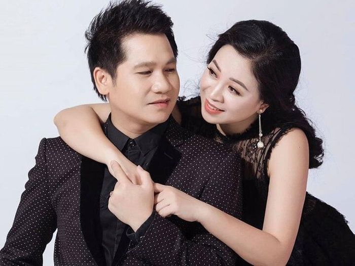  Vợ chồng Trọng Tấn. 