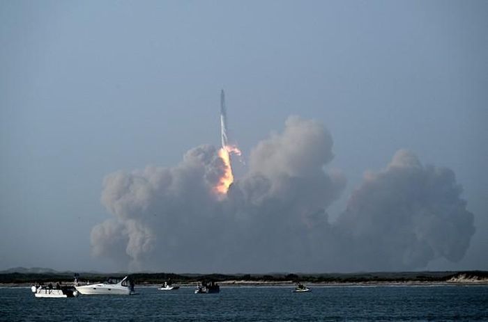Tàu vũ trụ Starship thế hệ mới được phóng từ Sân bay vũ trụ Starbase của SpaceX ở Boca Chica, bang Texas, Mỹ. Ảnh tư liệu: AFP/TTXVN