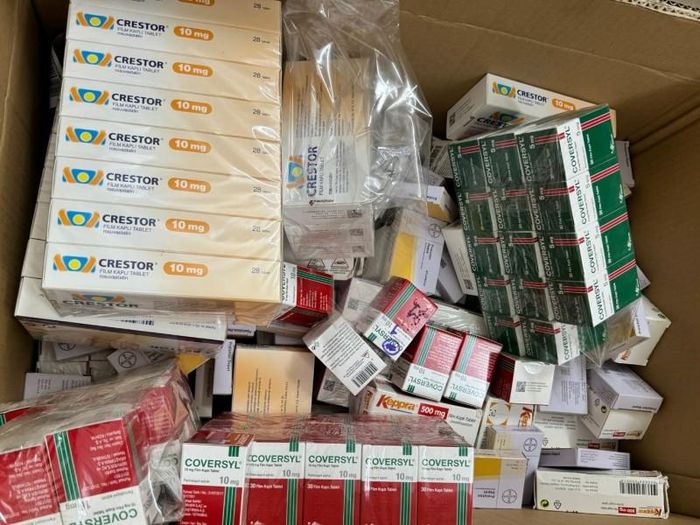 và không có nhãn phụ bằng tiếng Việt