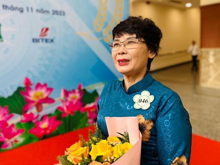 Cô Võ Thị Tuyết trong buổi nhận Giải thưởng Võ Trường Toản do UBND TPHCM trao tặng - Ảnh: VGP/Vũ Phong