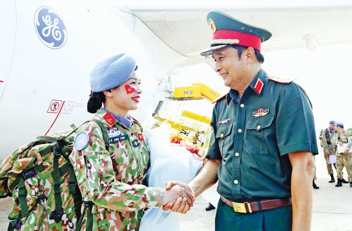 Lãnh đạo Bộ Tổng tham mưu tiễn nữ quân nhân thuộc Đội Công binh số 2 đi thực hiện sứ mệnh gìn giữ hòa bình Liên Hợp Quốc, tháng 8/2023