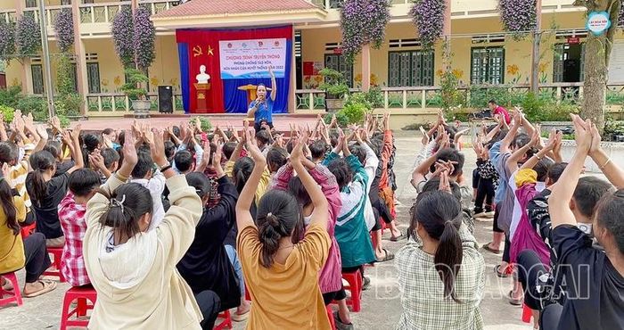  Tổ chức hoạt động ngoại khóa cho học sinh trên địa bàn huyện Văn Bàn. 