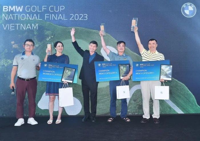 3 tay golf chiến thắng được trao bảng danh vị đại diện Việt Nam dự giải thế giới vào năm tới. Ảnh: CV