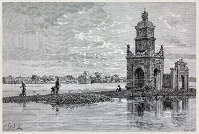 Chùa tọa lạc bên hồ Hoàn Kiếm