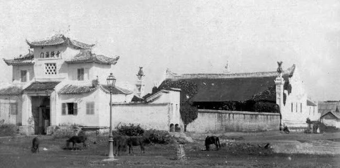 Thời bắt đầu xuống cấp, dù mới chỉ khánh thành vài chục năm