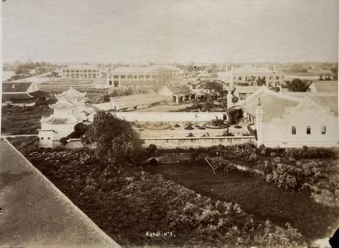 Quang cảnh xung quanh chùa, thập niên 1890
