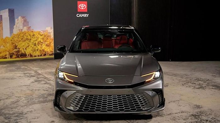 Tất cả các phiên bản của Camry 2025 đều được trang bị gói công nghệ an toàn Toyota Safety Sense 3.0.