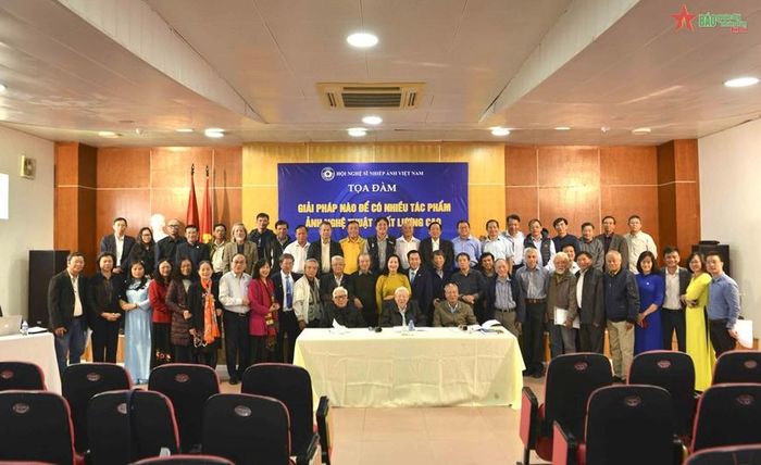 Các đại biểu tham dự tọa đàm.