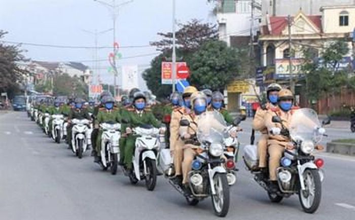 Lực lượng CAND ra quân đảm bảo ANTT. Ảnh: Báo CAND
