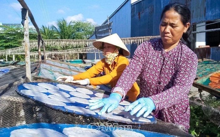 Hộ làm nghề luôn chú trọng đảm bảo an toàn vệ sinh trong các khâu chế biến.