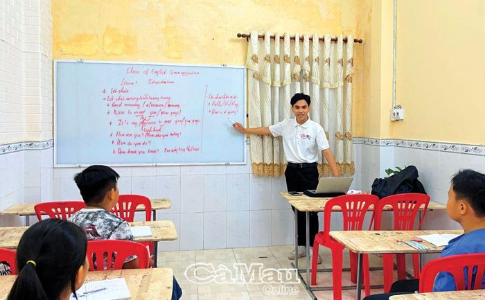 Các thành viên đứng lớp của dự án “Người yêu Anh” đều là học sinh của Trường THPT Chuyên Phan Ngọc Hiển.