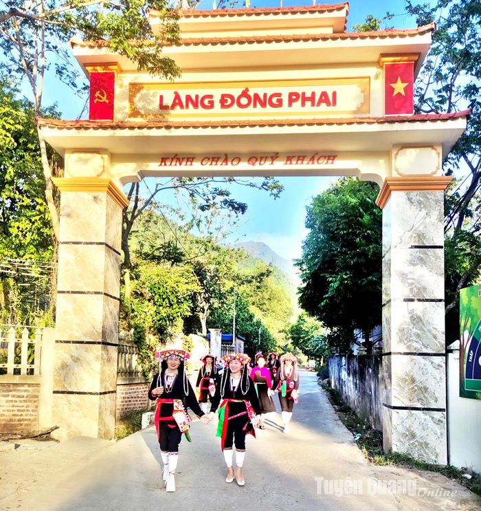 Song song với mục tiêu phát triển kinh tế, chính quyền và người dân xã 135 Hợp Hòa luôn chú trọng xây dựng đời sống văn hóa ở khu dân cư; giữ gìn bảo tồn nét văn hóa truyền thống của đồng bào các dân tộc thiểu số.
