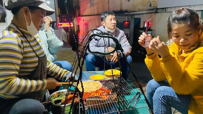 Thưởng thức trong tiết trời mùa Đông lạnh giá những món ăn đặc biệt... khiến du khách mê đắm.