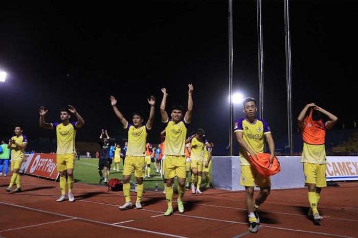 Hà Nội FC có chiến thắng ra mắt HLV Đinh Thế Nam trong thế thiếu người rất ấn tượng. Ảnh: Minh Dân