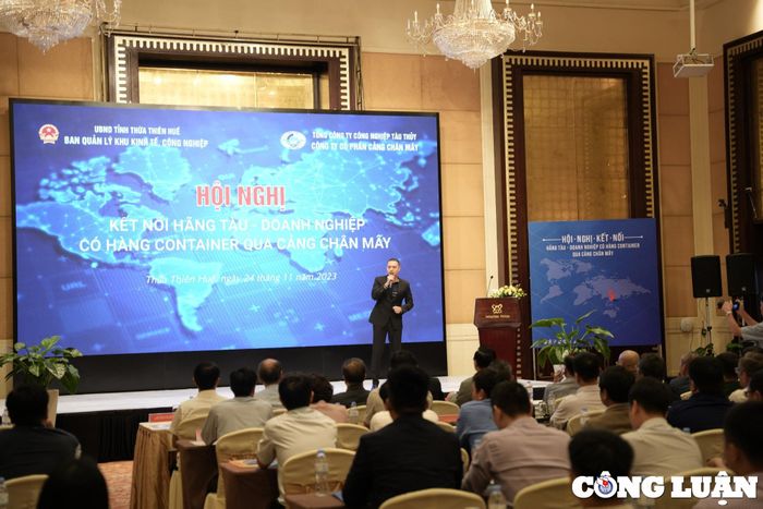  Đại diện Công ty Scavi Huế phát biểu tham luận tại Hội nghị. 
