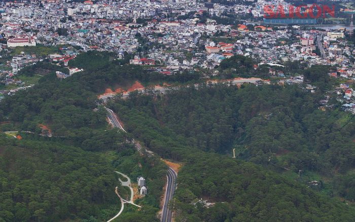  Phía trên của đèo cơ bản hoàn thành, sẵn sàng đấu nối vào trung tâm TP Đà Lạt. Ảnh: ĐB 