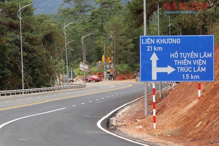  Các loại bảng chỉ dẫn cũng đã được lắp đặt. Ảnh: ĐOÀN KIÊN 