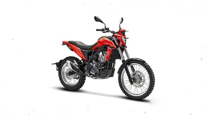  Sản phẩm sở hữu cặp vành bất đối xứng với vành trước 19 inch và phía sau 17 inch. 